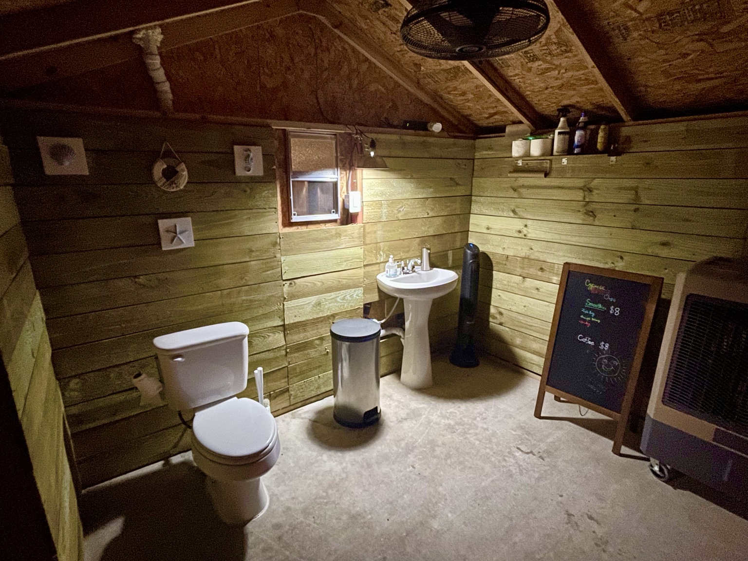 Private outdoor guest bathroom at Cypress River Oasis