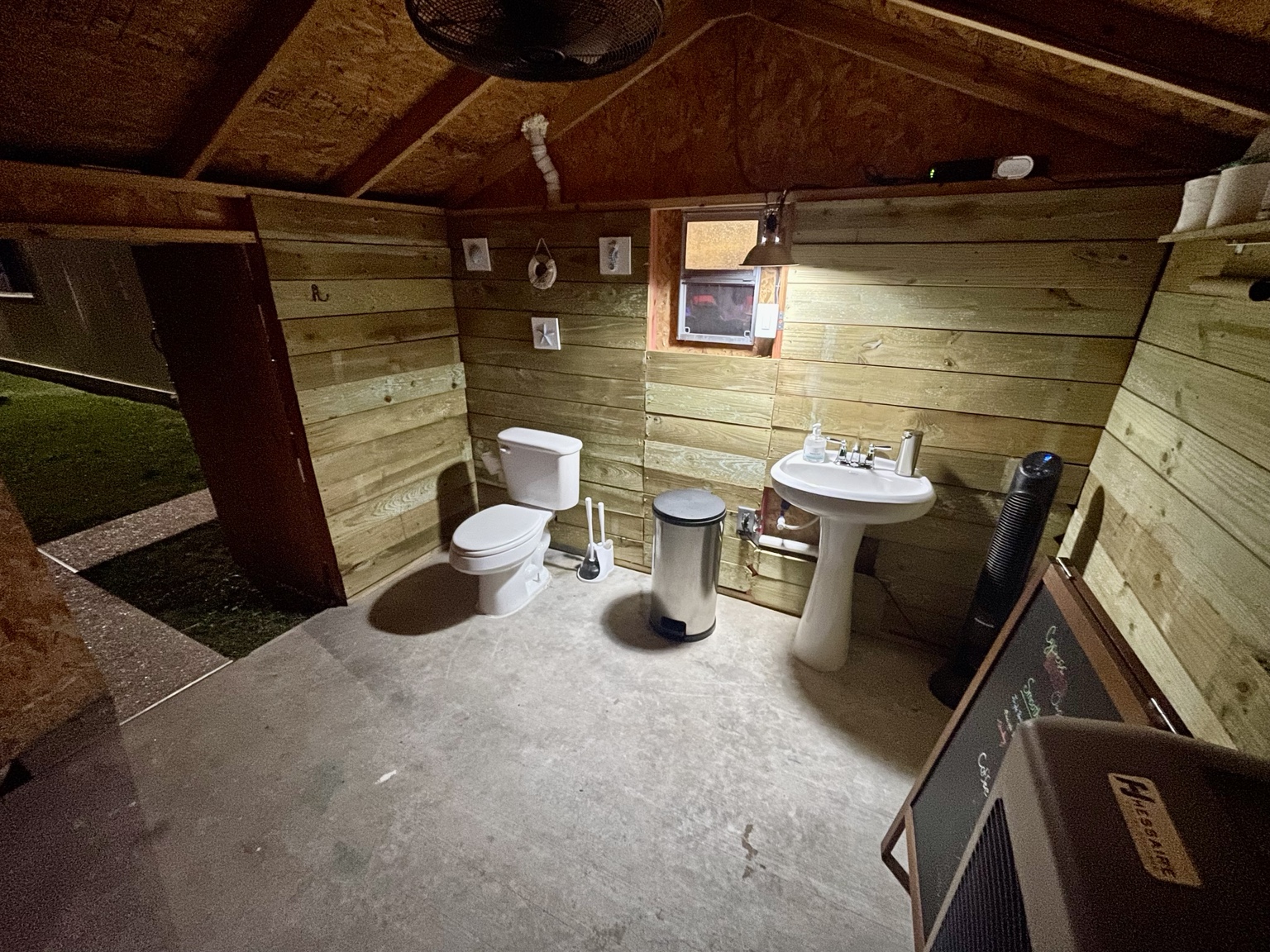 Private guest restroom