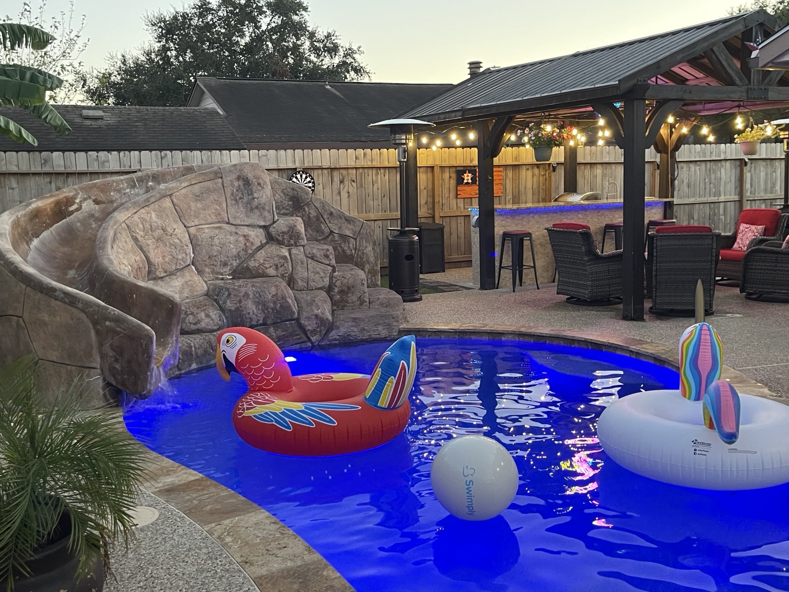 Covered lounge and pool