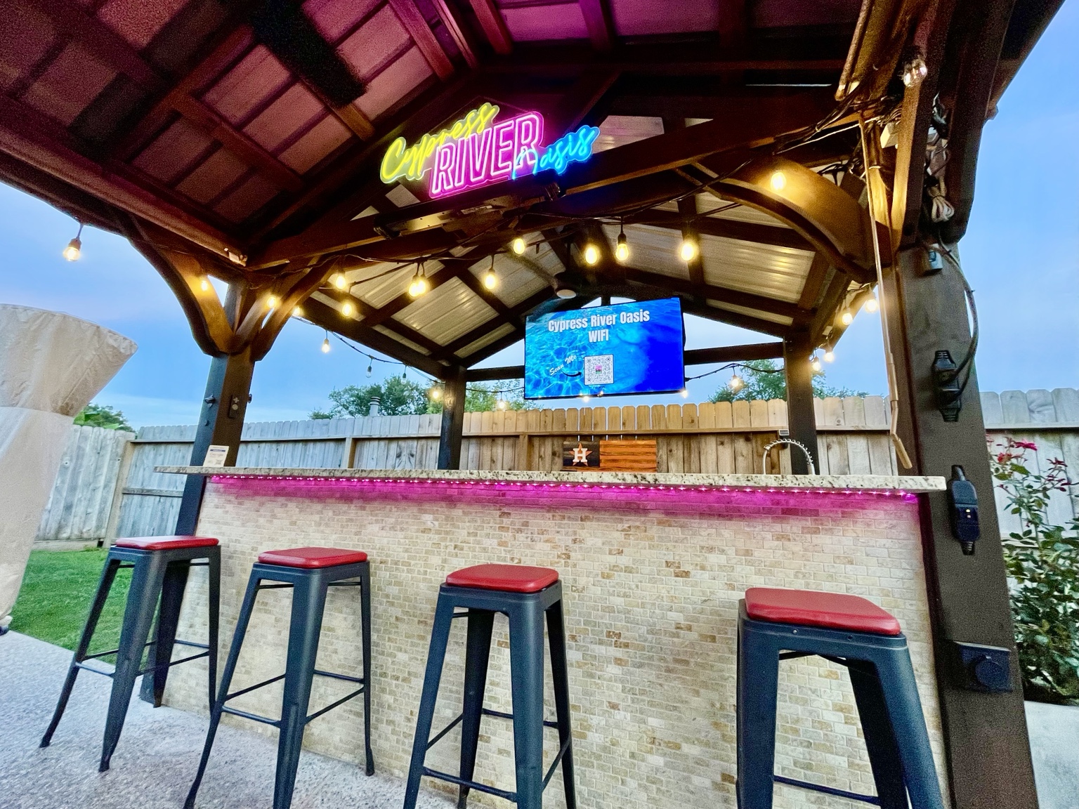 Outdoor bar and lounge at Cypress River Oasis